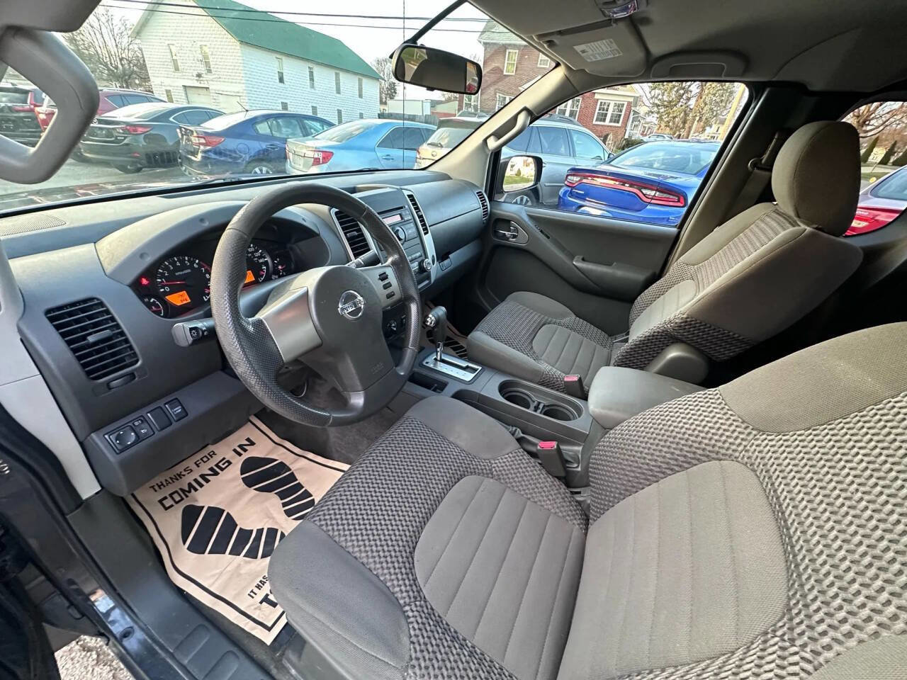 Used 2012 Nissan Frontier SV image 9