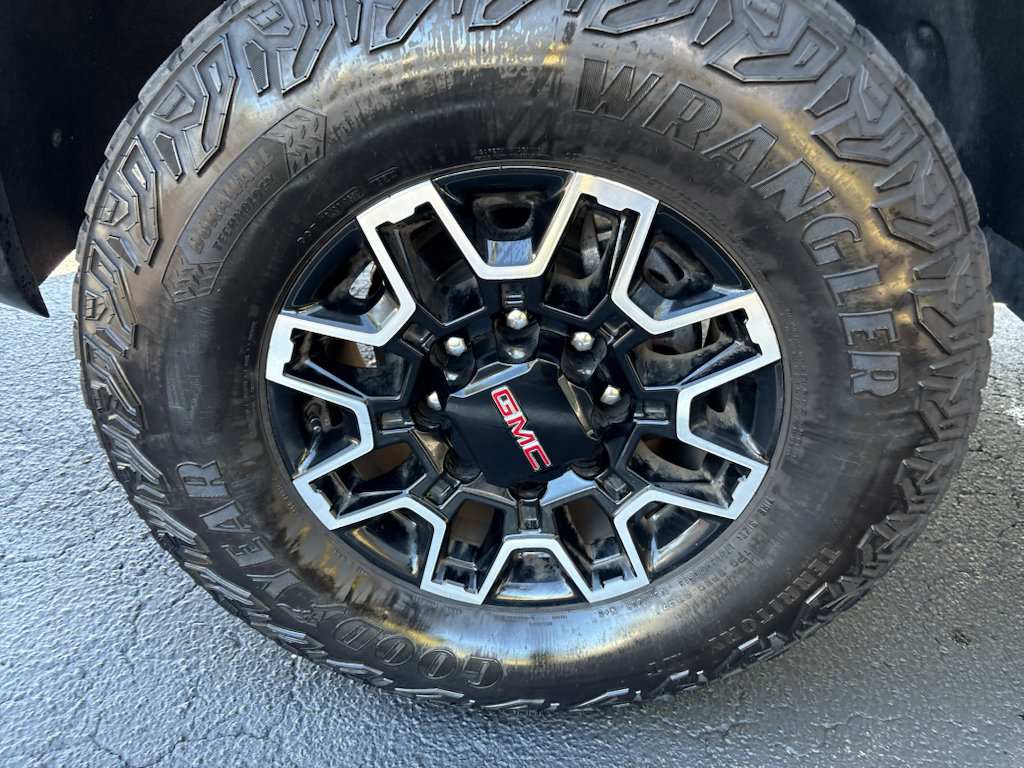 Used 2024 GMC Sierra 2500 AT4X AWD/4WD image 19