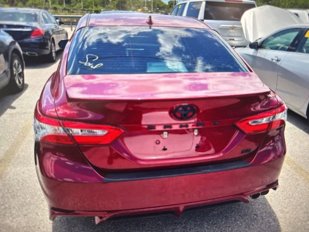 Used 2018 Toyota Camry SE w/ Audio Package FWD image 3