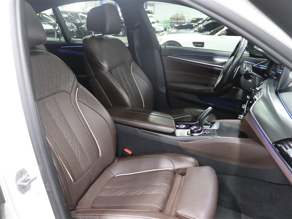 Used 2021 BMW M550i xDrive w/ Executive Package AWD/4WD image 30