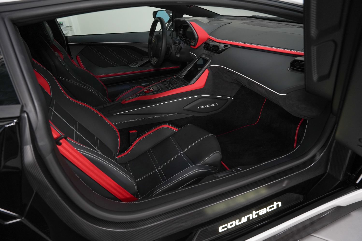 Used 2022 Lamborghini Aventador Countach AWD/4WD image 2