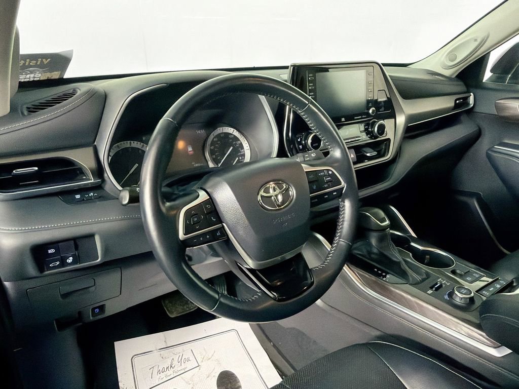 Used 2022 Toyota Highlander Limited image 9