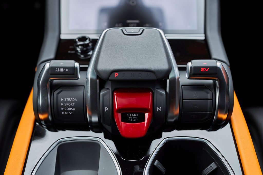 Used 2025 Lamborghini Urus SE image 67