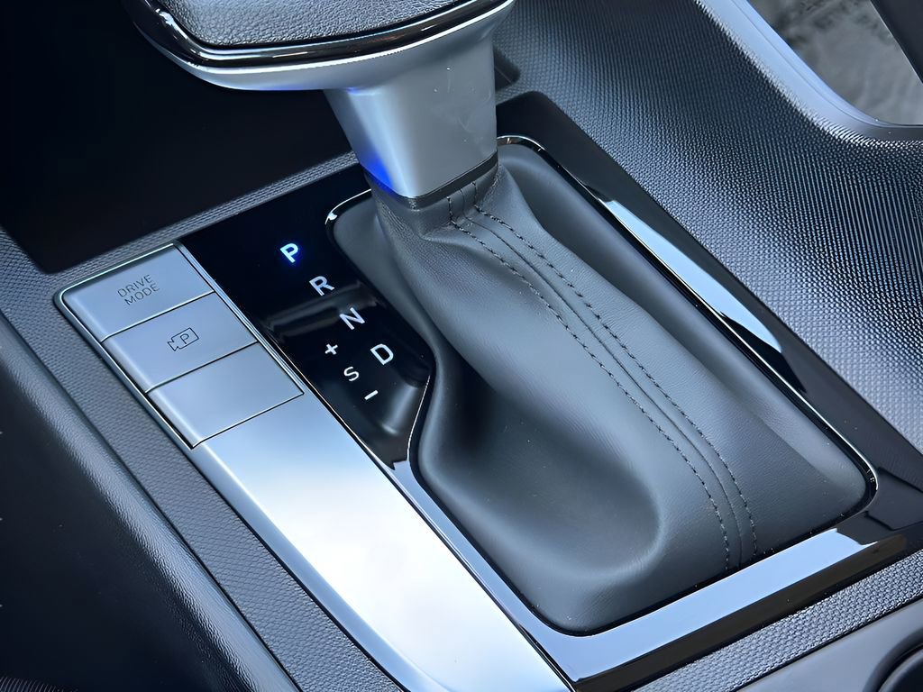 Used 2025 Hyundai Elantra SE w/ Cargo Package image 19