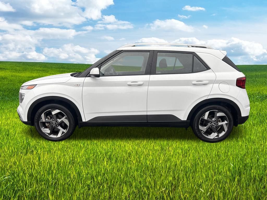 Used 2022 Hyundai Venue SEL image 3