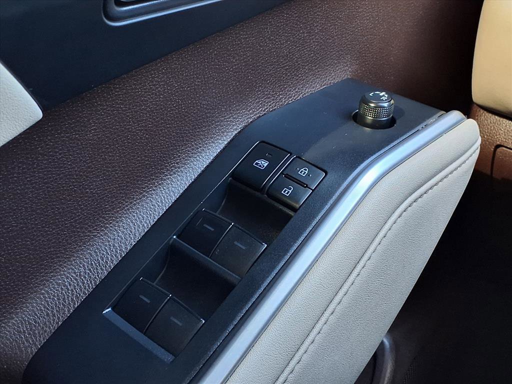 Used 2020 Toyota Highlander XLE image 35