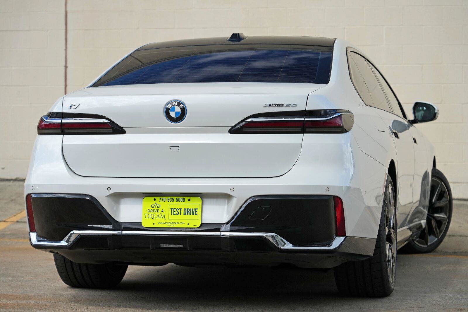 Used 2023 BMW i7 xDrive60 w/ Executive Package 2 AWD/4WD image 4