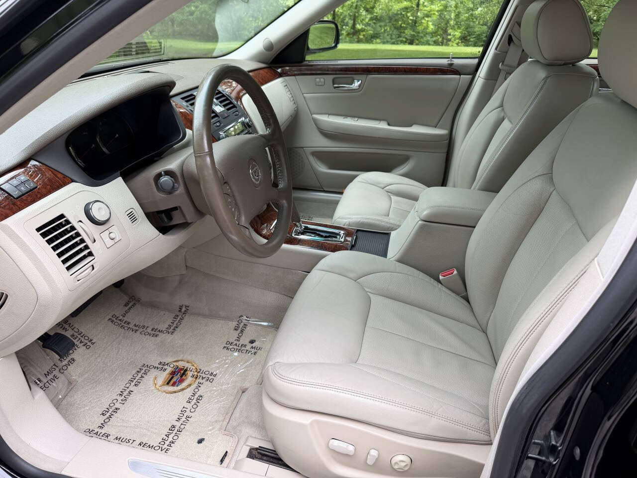 Used 2006 Cadillac DTS w/ Trunk Convenience Package FWD image 9