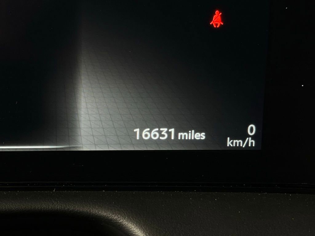 Used 2024 Nissan Ariya AWD image 11