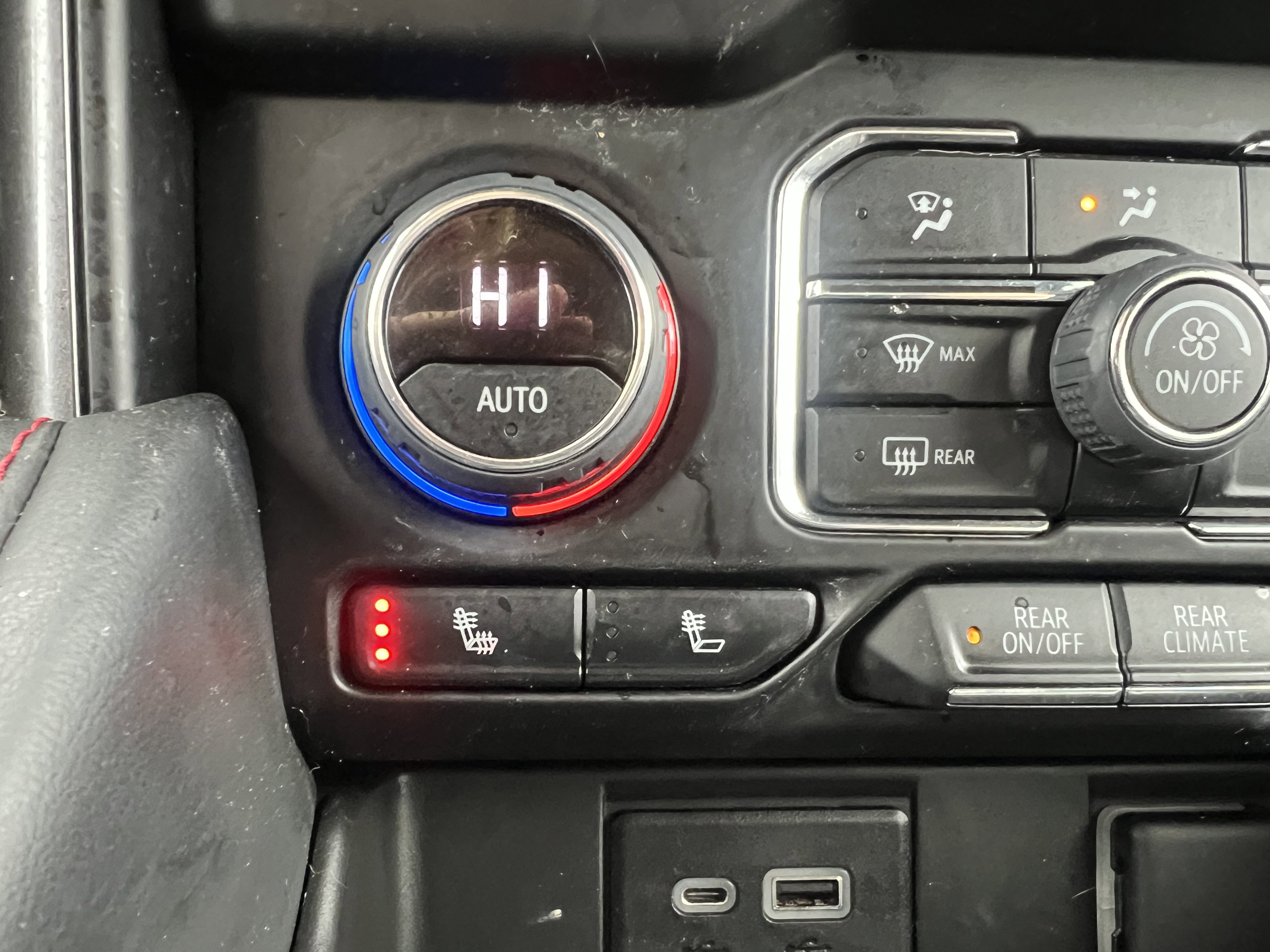 Certified 2023 Chevrolet Suburban RST image 28