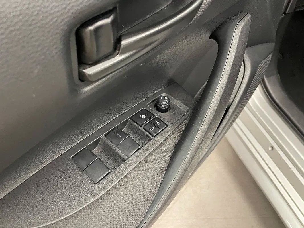 Used 2025 Toyota Corolla LE FWD image 18