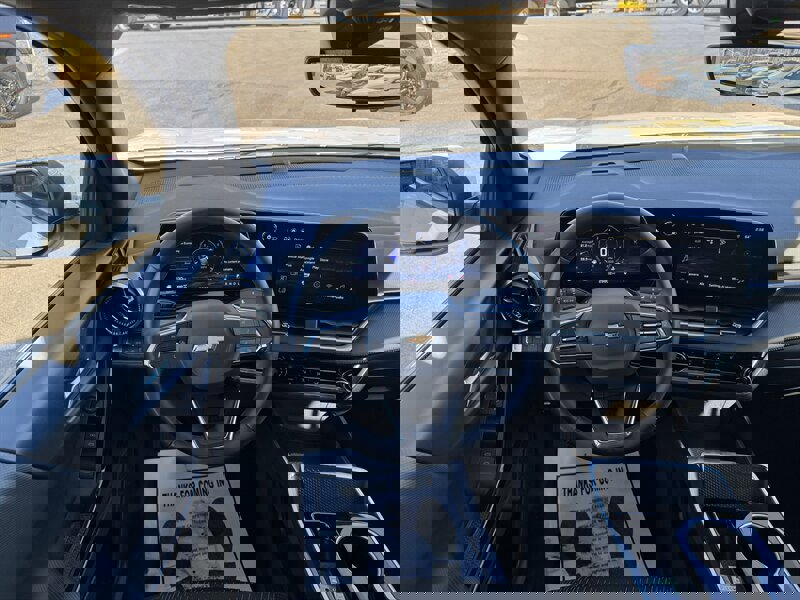 Used 2025 Chevrolet Equinox LT w/ Safety and Technology Package image 19