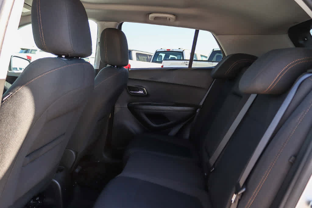 Used 2022 Chevrolet Trax LS w/ Tint and Cruise Package FWD image 9