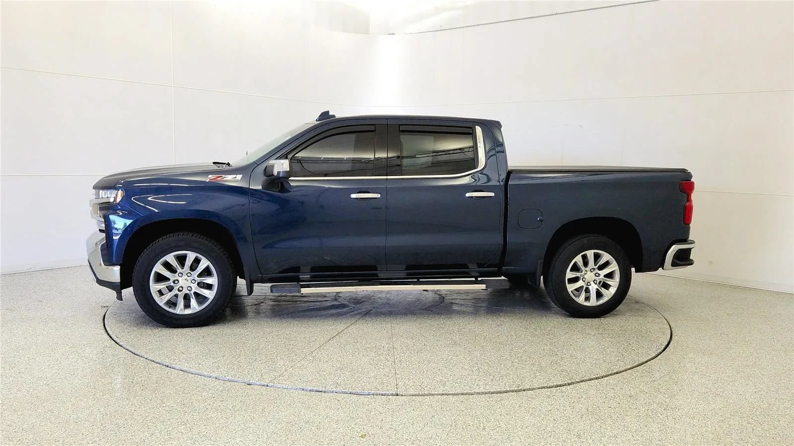Used 2019 Chevrolet Silverado 1500 LTZ AWD/4WD image 4