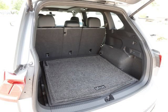 Used 2024 Volkswagen Tiguan SE R-Line w/ MDO Package, Two-Row AWD/4WD image 5