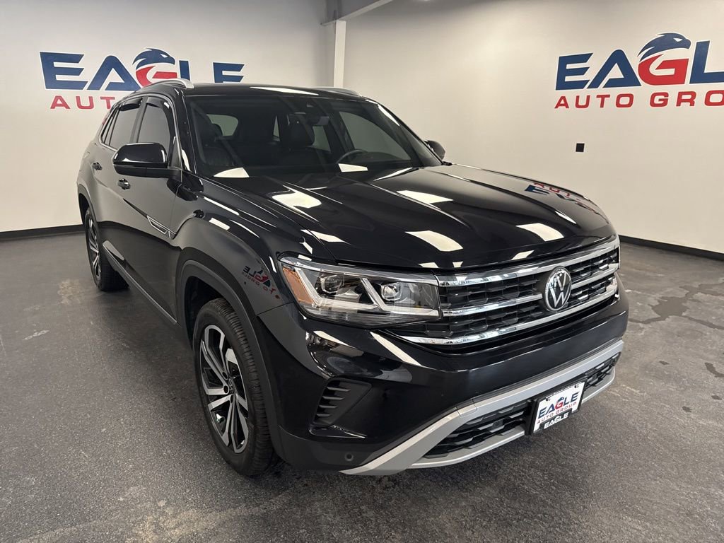 Used 2022 Volkswagen Atlas Cross Sport SEL image 2