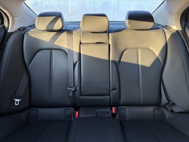 Used 2025 Genesis G70 2.5T image 30