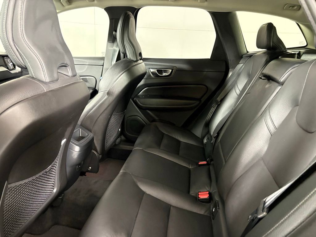 Used 2025 Volvo XC60 B5 Plus AWD/4WD image 36