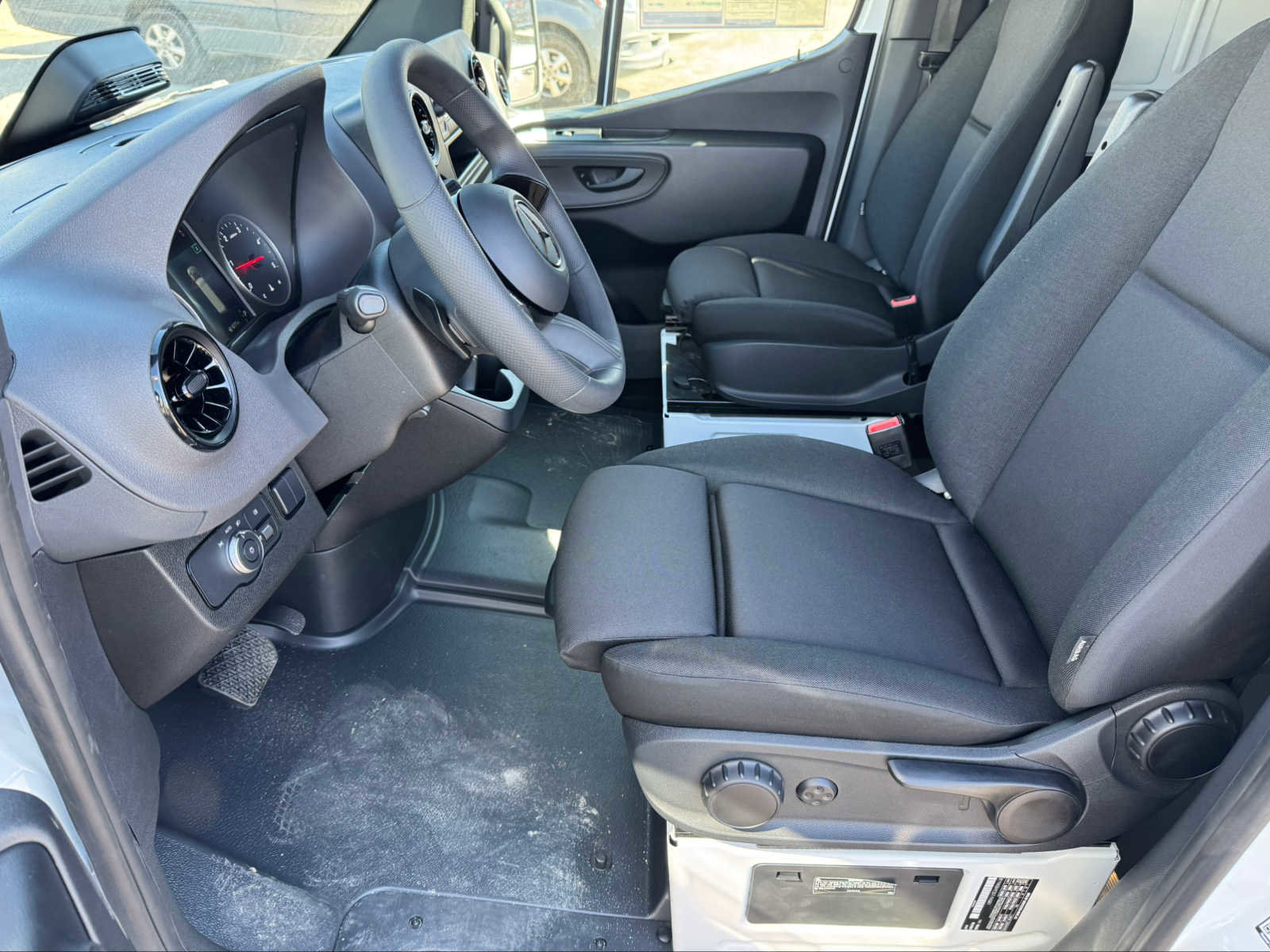 Used 2025 Mercedes-Benz Sprinter 2500 image 26