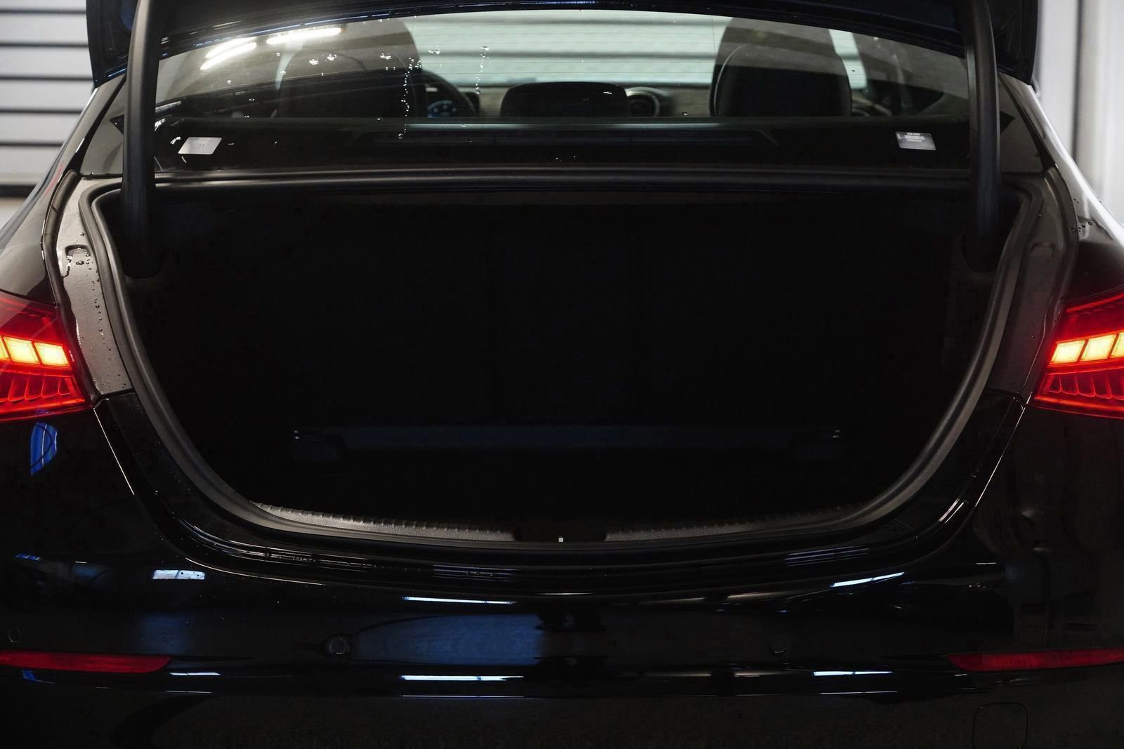 Used 2025 Mercedes-Benz C 300 4MATIC Sedan image 29