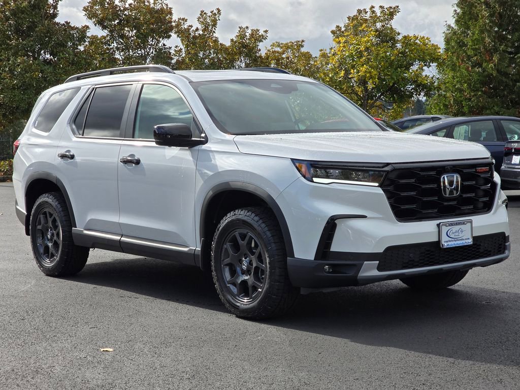 New 2025 Honda Pilot TrailSport image 3