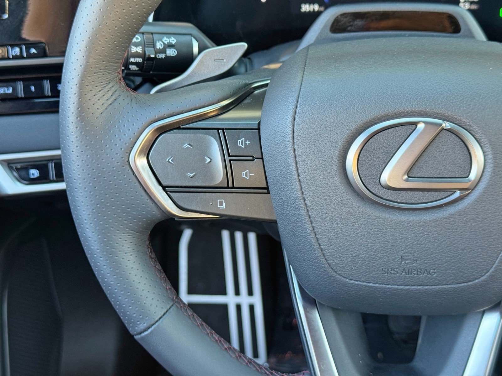 Used 2023 Lexus RX 500h F Sport w/ Accessory Package (Z1) AWD/4WD image 22