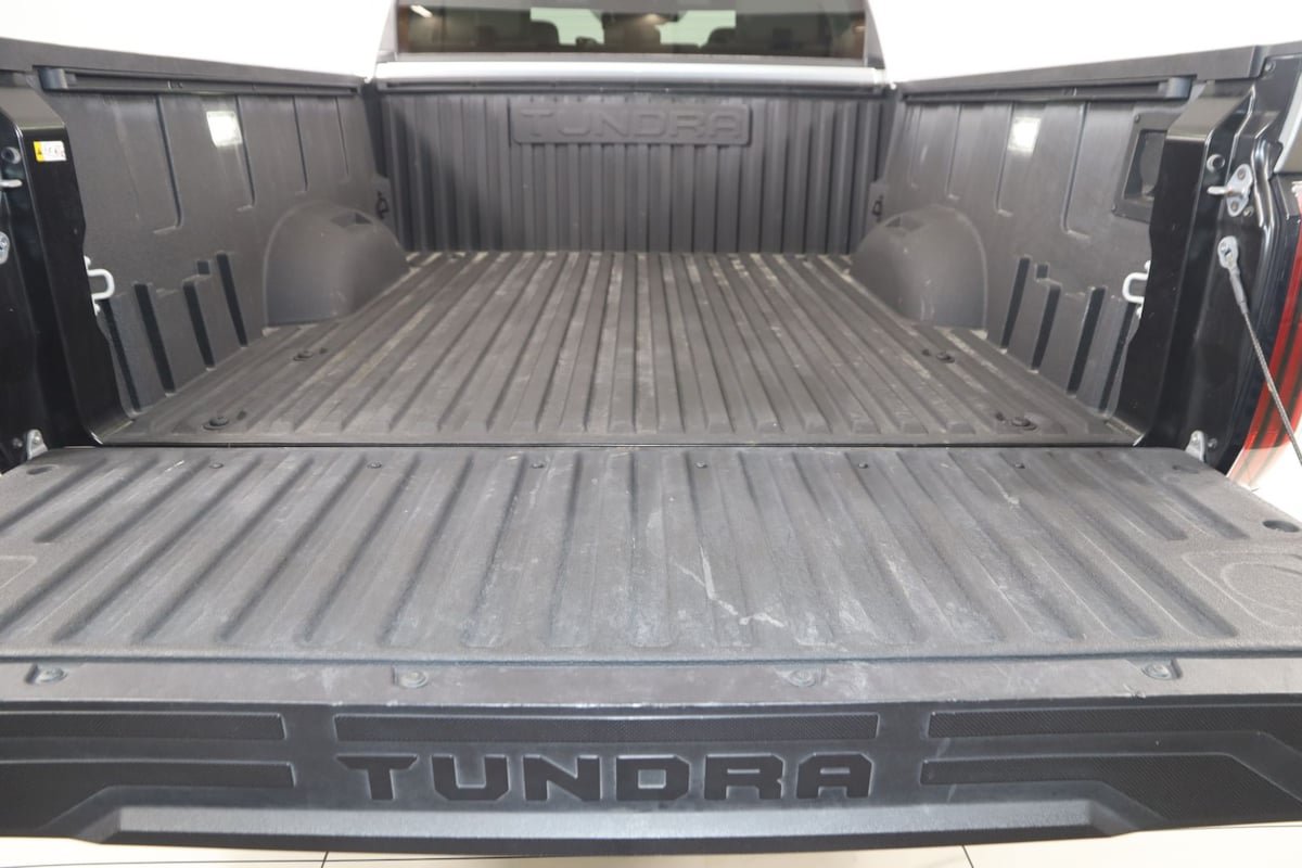 Used 2025 Toyota Tundra Limited AWD/4WD image 45