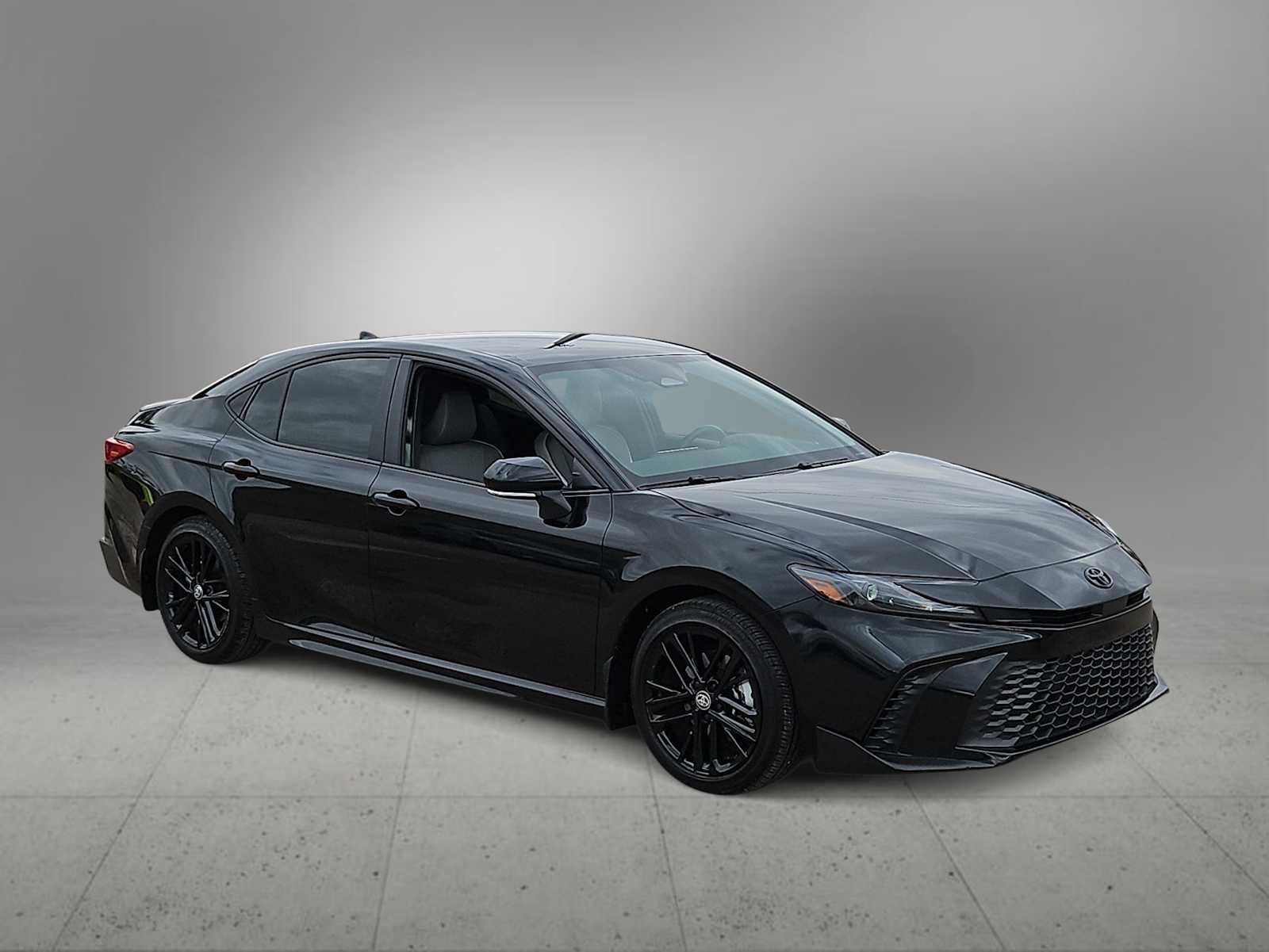 Used 2025 Toyota Camry SE w/ Convenience Package FWD image 2