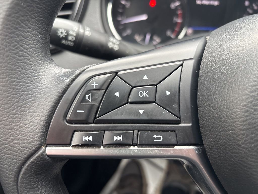 Used 2020 Nissan Rogue SV image 18