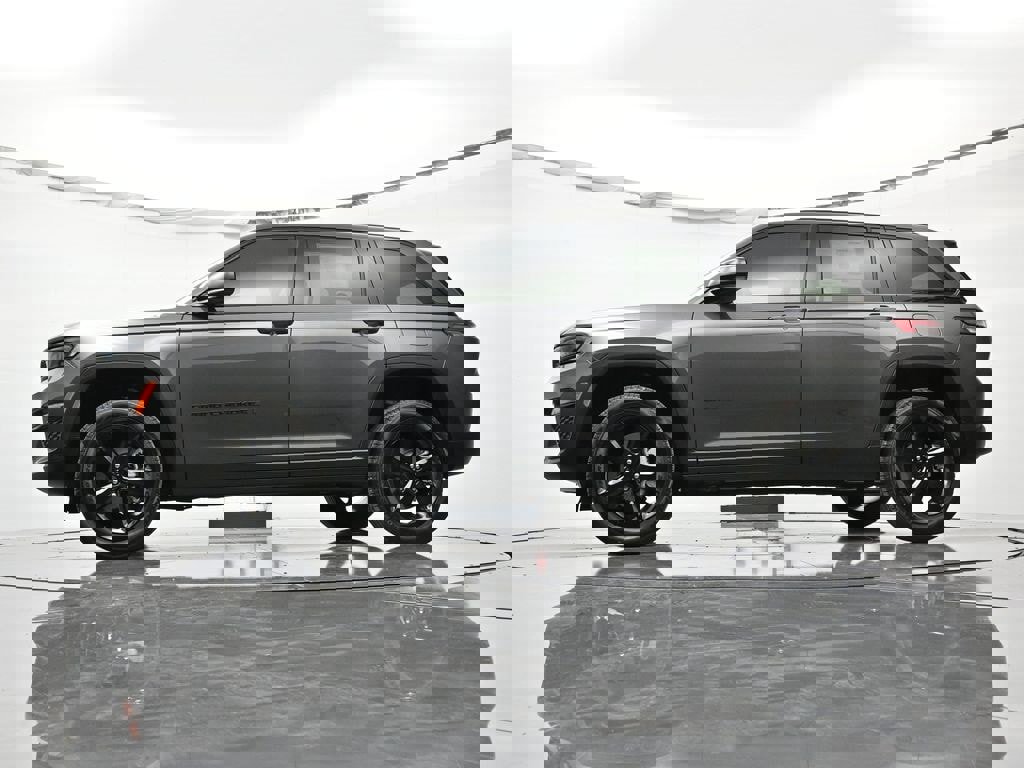 New 2025 Jeep Grand Cherokee Limited w/ Black Appearance Package image 40