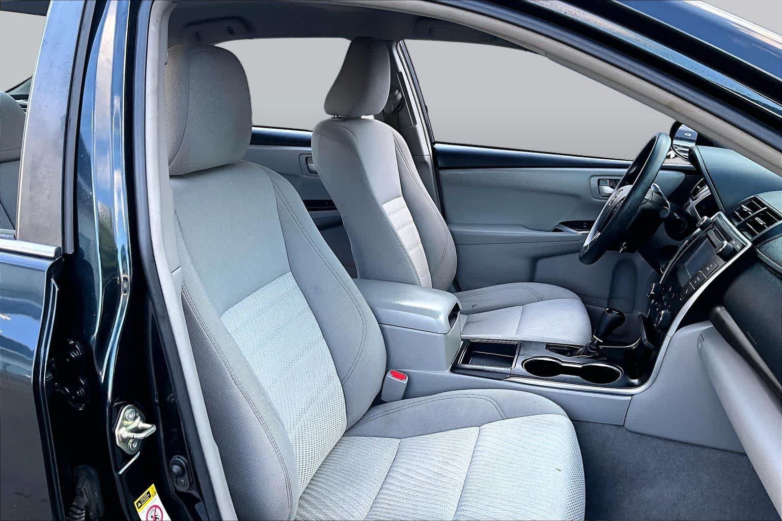 Used 2016 Toyota Camry LE FWD image 9