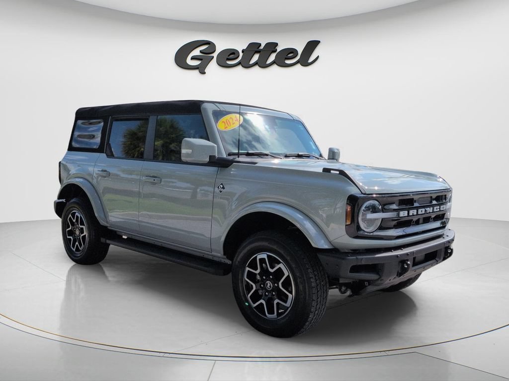 Used 2024 Ford Bronco Outer Banks AWD/4WD image 3