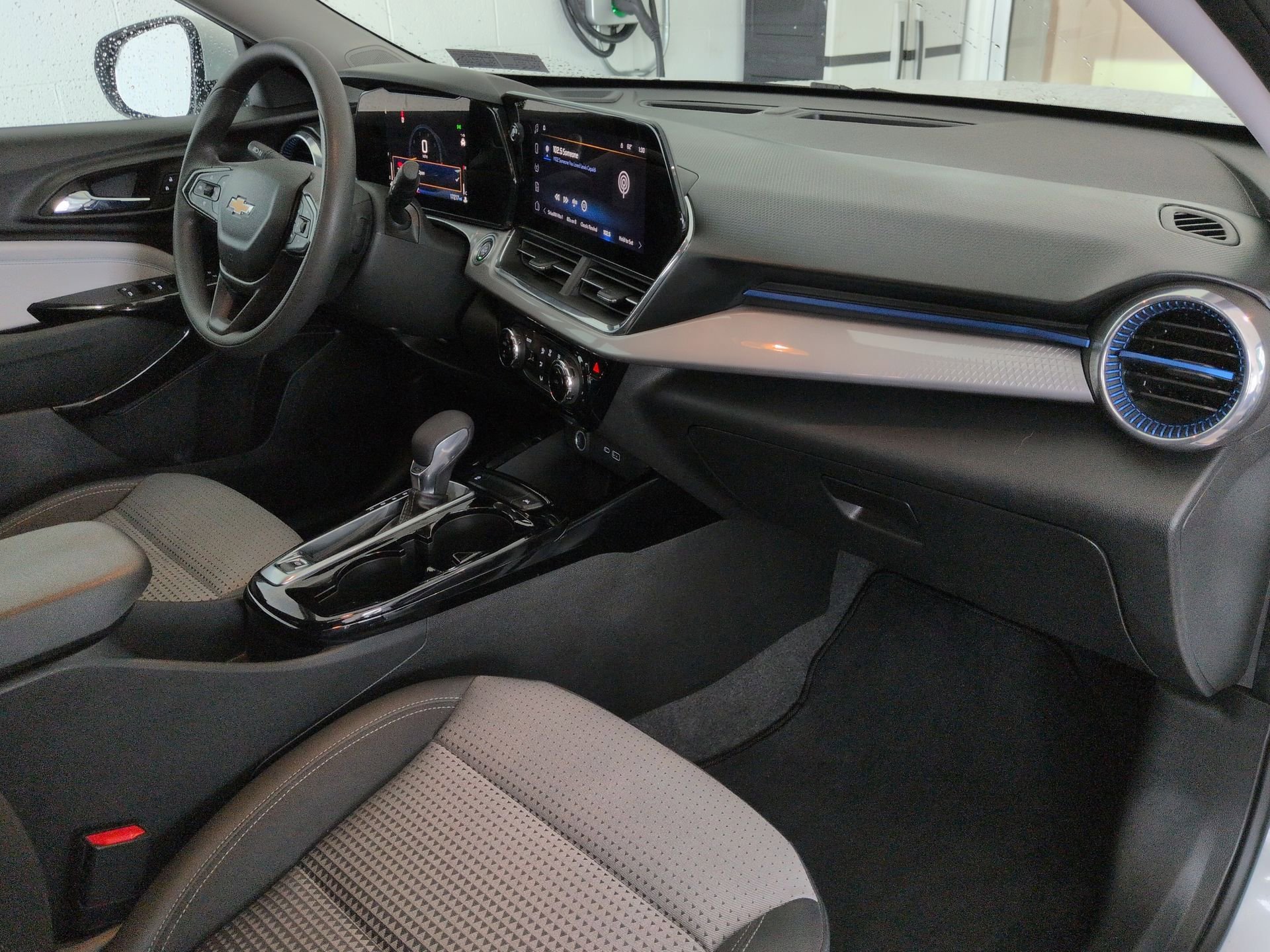 Certified 2024 Chevrolet Trax LT FWD image 27