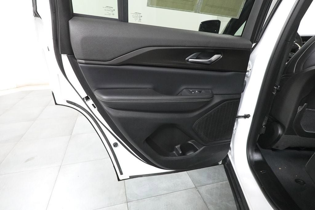 Used 2023 Jeep Grand Cherokee Altitude AWD/4WD image 26