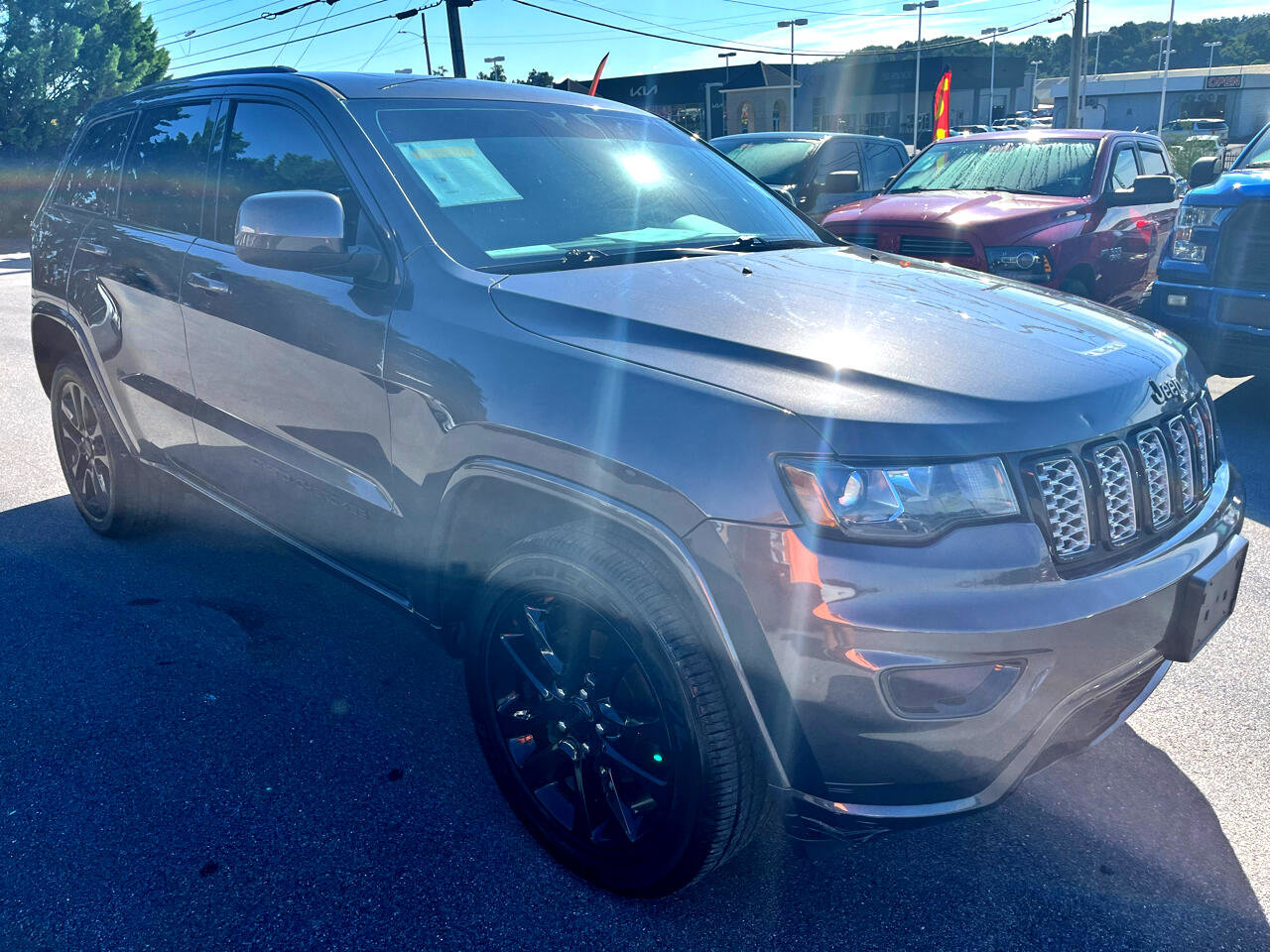 Used 2020 Jeep Grand Cherokee Altitude image 3