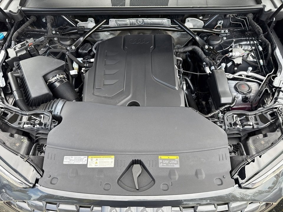 Certified 2025 Audi Q5 2.0T Premium Plus w/ Premium Plus image 9