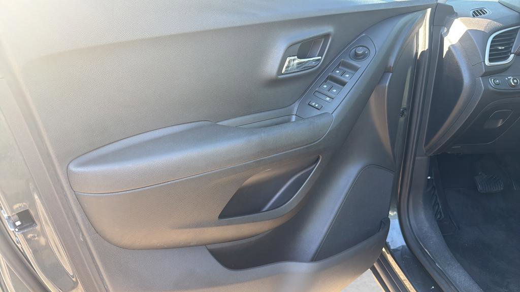 Used 2019 Chevrolet Trax LS image 11