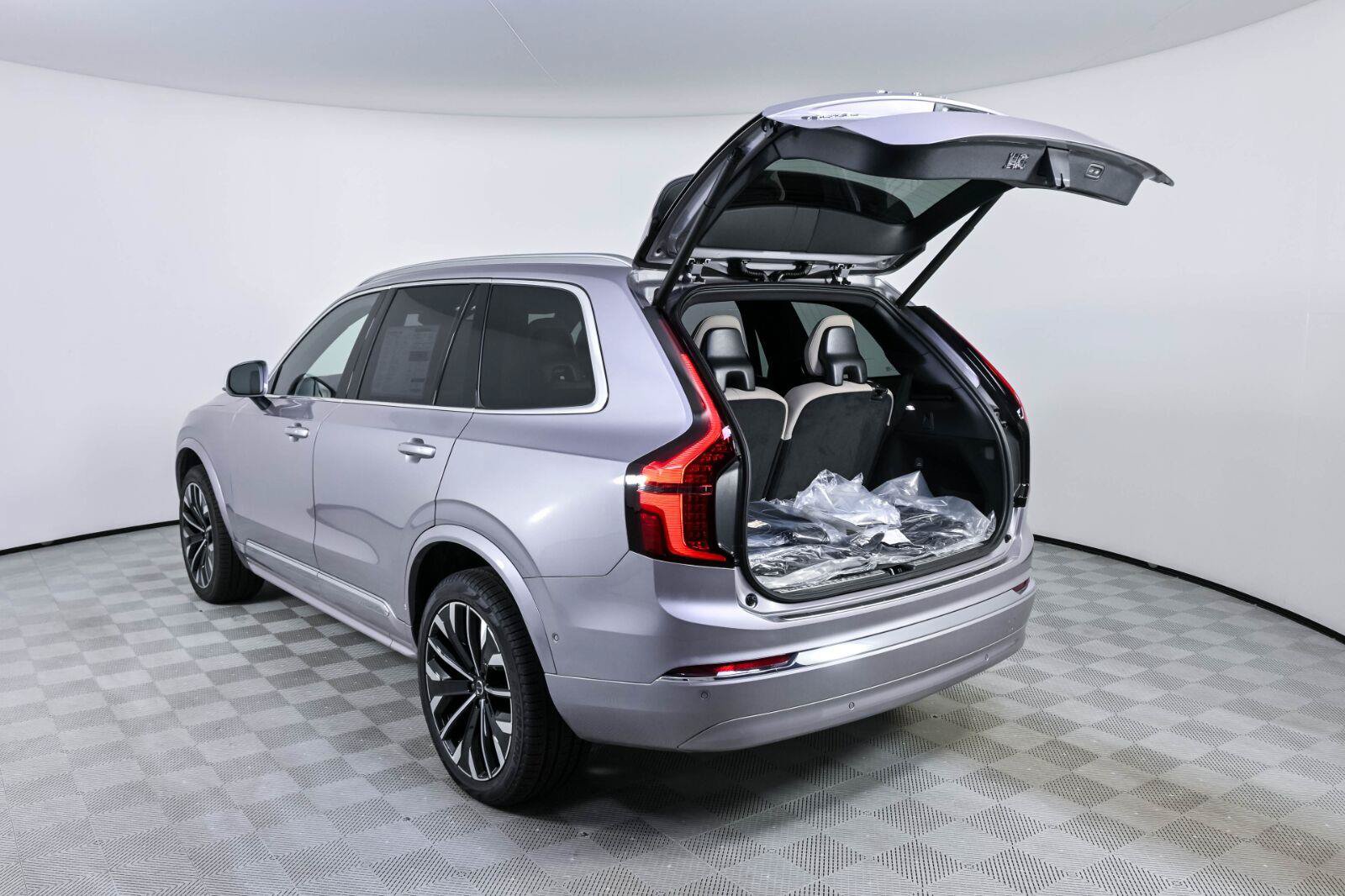 New 2026 Volvo XC90 B6 Plus w/ Protection Package Premier AWD/4WD image 34