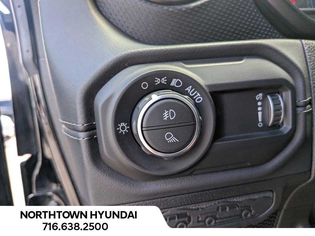 Used 2026 Jeep Gladiator Mojave AWD/4WD image 28