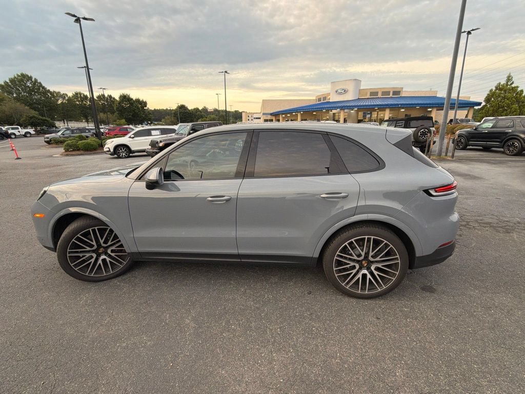 Used 2025 Porsche Cayenne AWD/4WD image 29