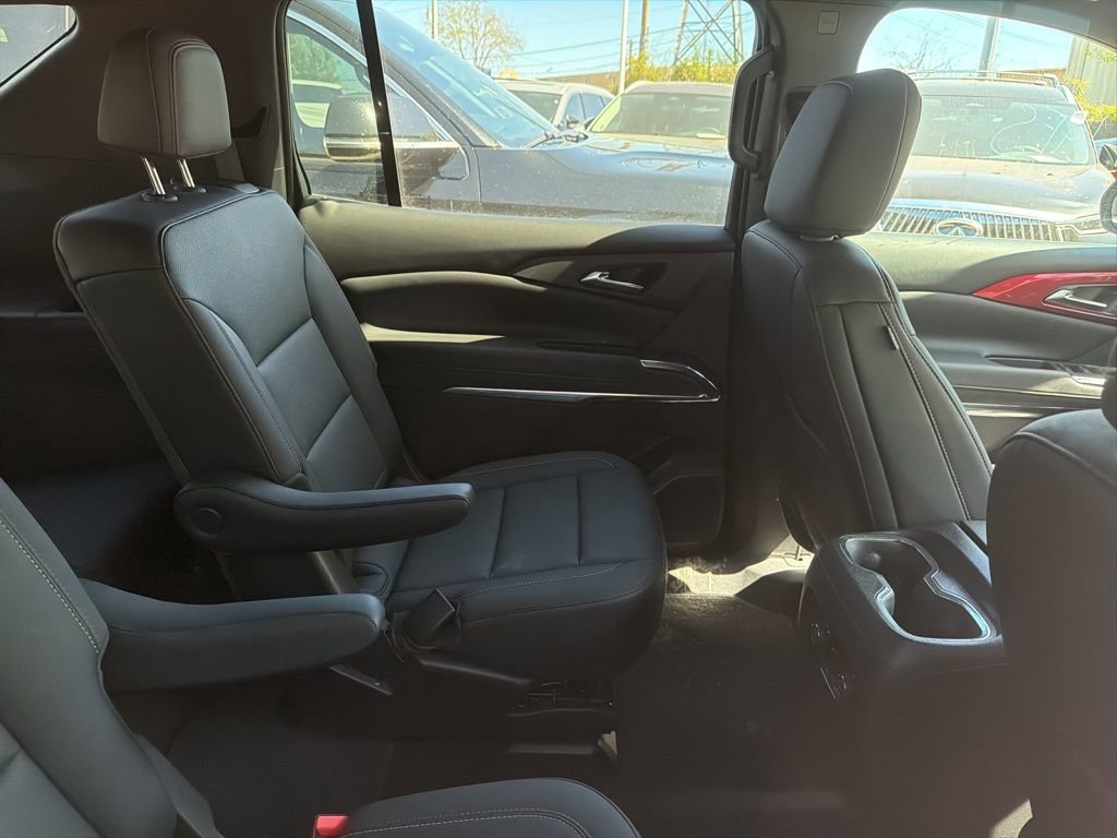 Used 2025 Chevrolet Traverse Z71 image 4