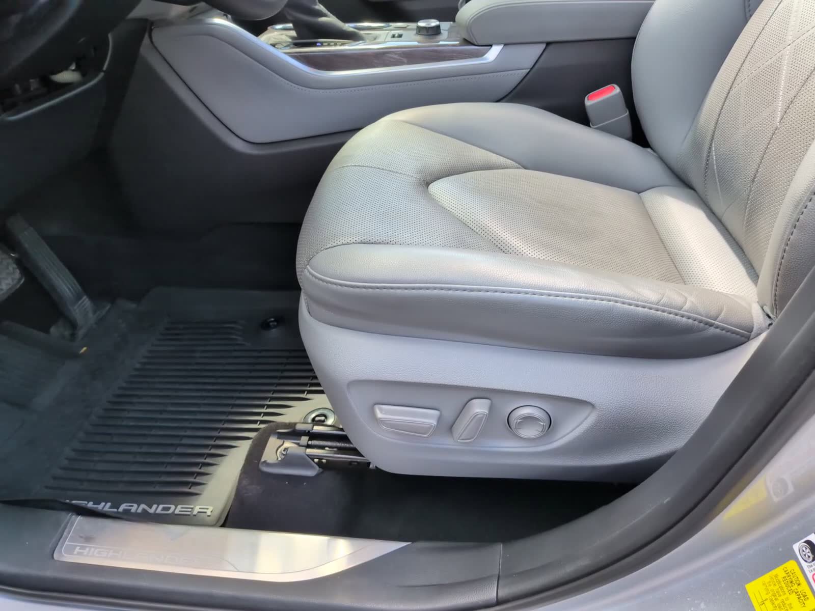 Certified 2020 Toyota Highlander Platinum AWD/4WD image 18