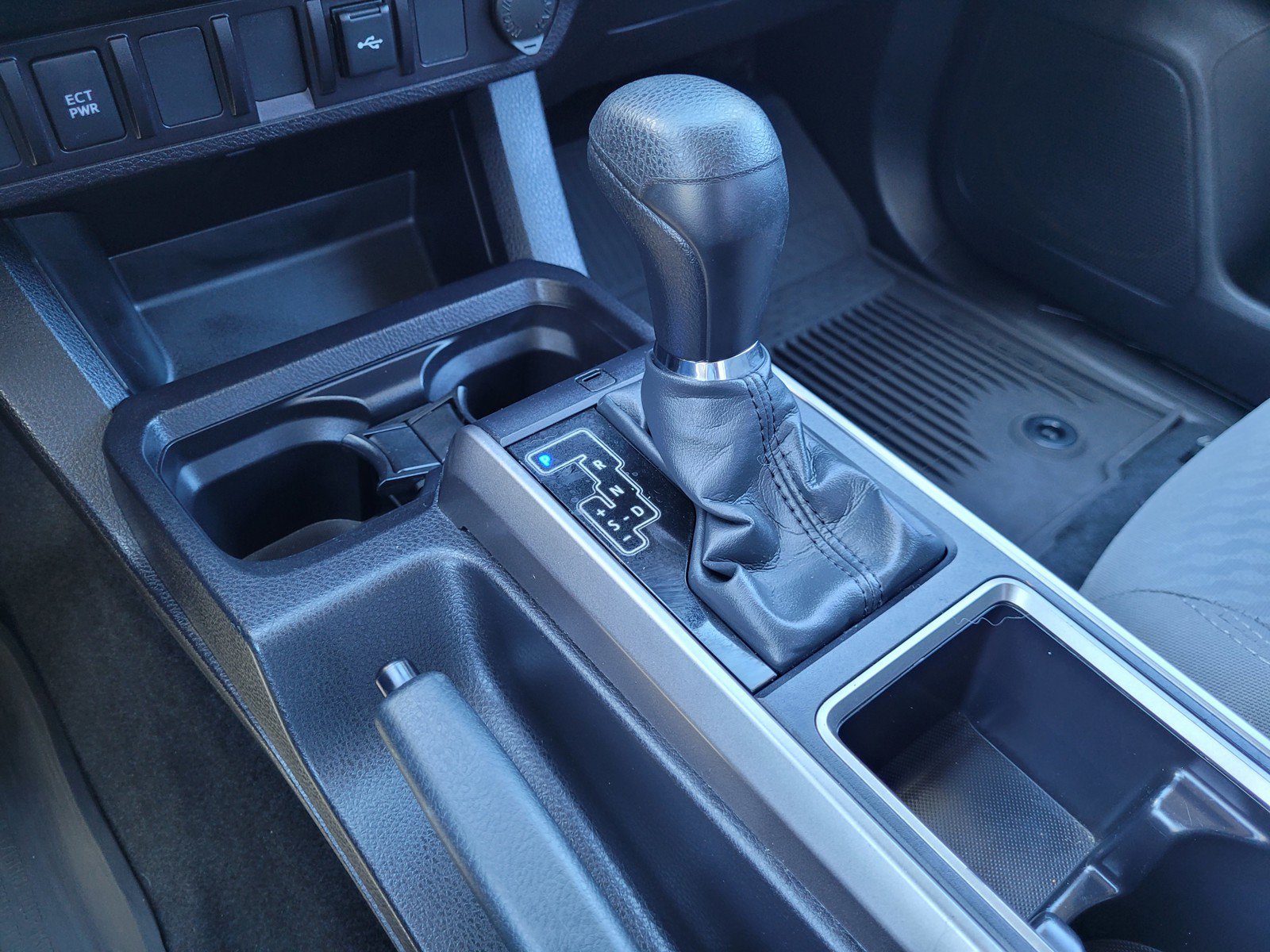 Used 2022 Toyota Tacoma SR5 AWD/4WD image 16