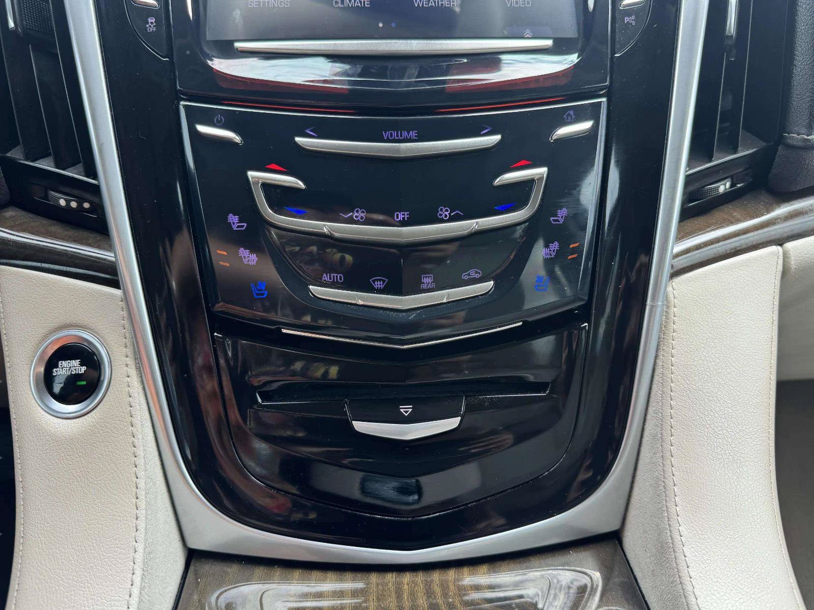 Used 2020 Cadillac Escalade Premium Luxury AWD/4WD image 33