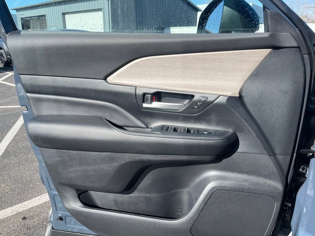Used 2026 Toyota Grand Highlander Limited image 9