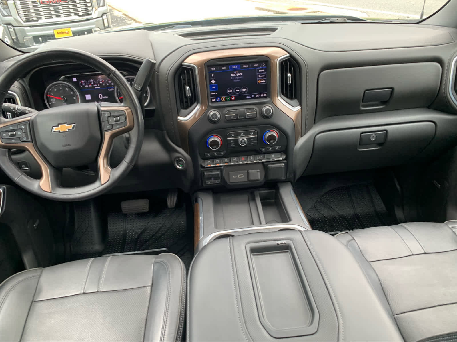 Used 2019 Chevrolet Silverado 1500 High Country w/ Technology Package AWD/4WD image 10