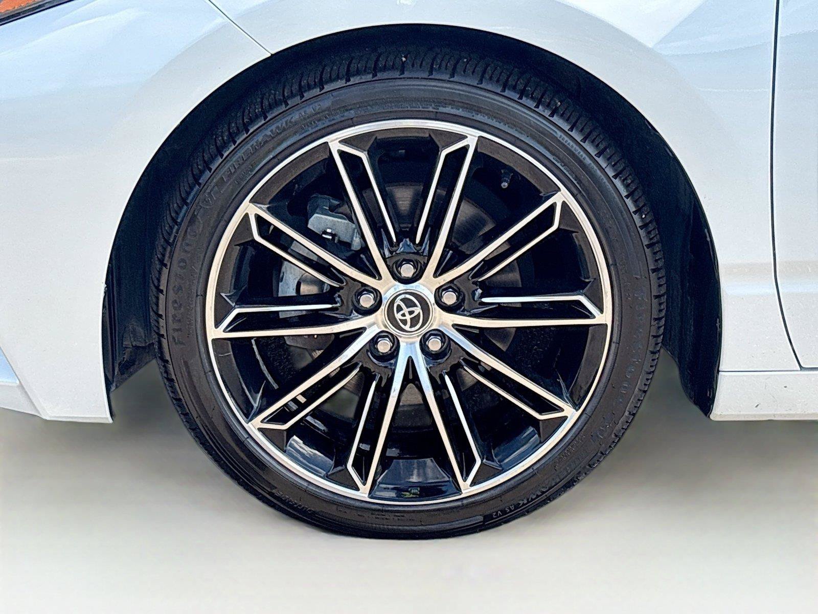 Used 2019 Toyota Avalon Touring FWD image 32