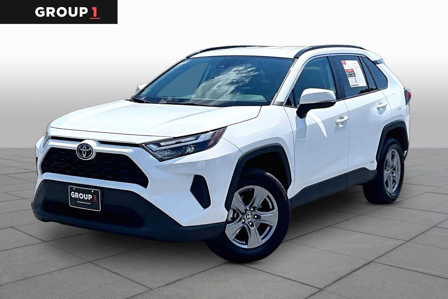 Used 2025 Toyota RAV4 XLE AWD/4WD image 1