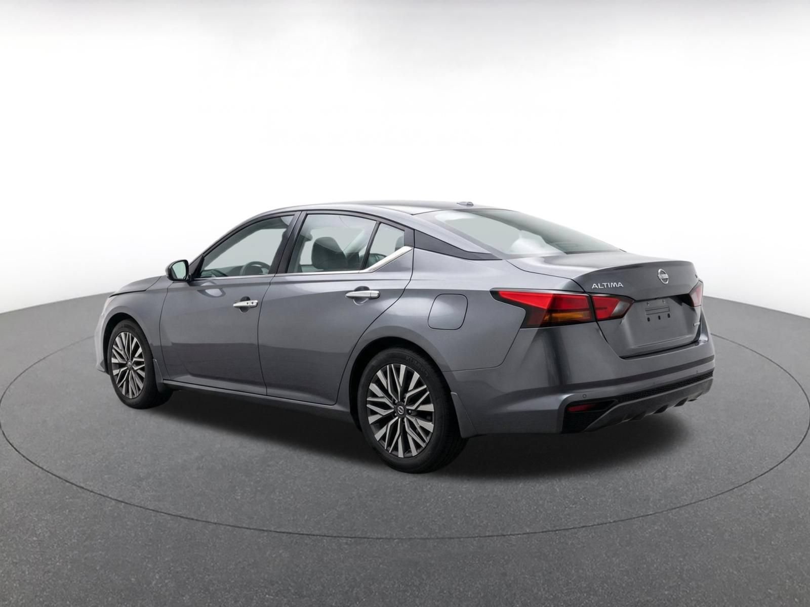 Used 2025 Nissan Altima 2.5 SV FWD image 5