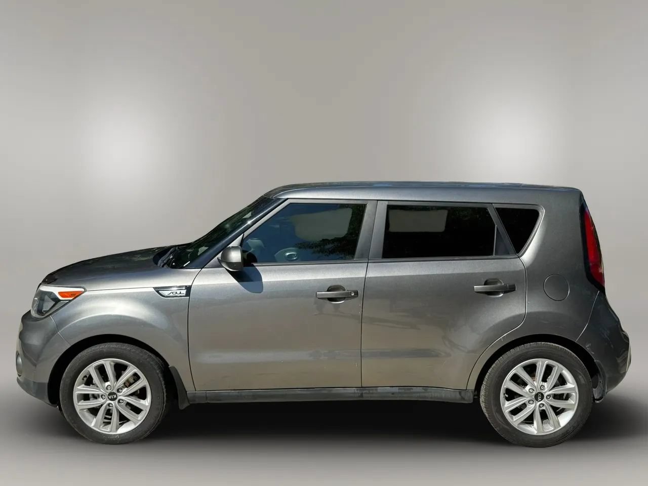 Used 2017 Kia Soul + FWD image 4